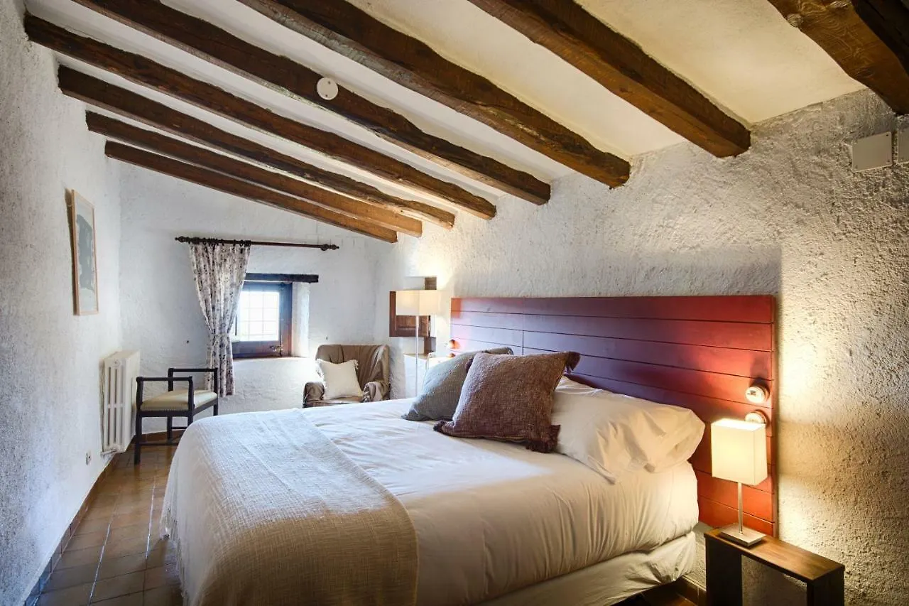 Masia Can Pou Canet de Adri Country house