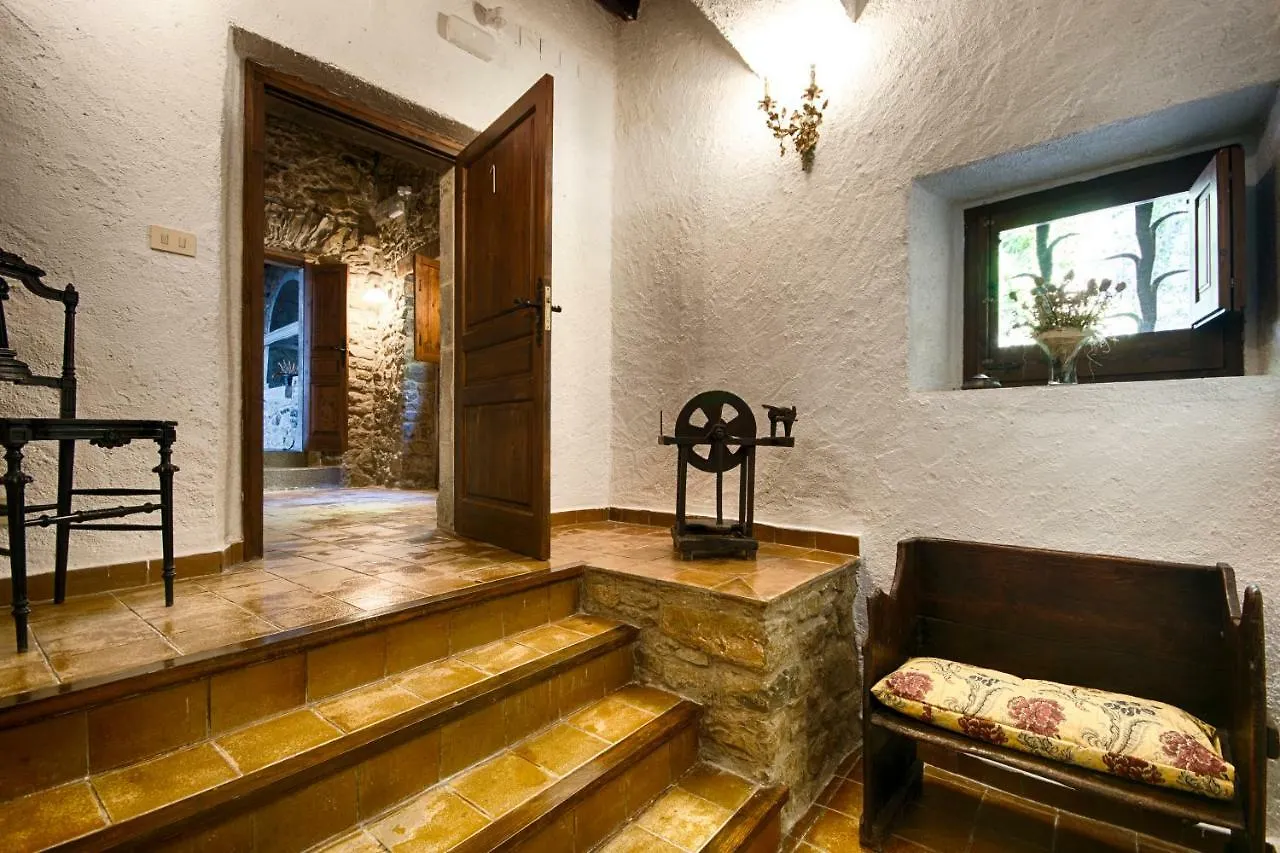 Masia Can Pou Canet de Adri Country house
